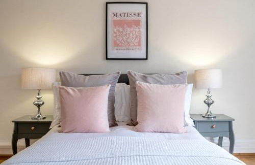 Loughborough House | Dovecote Farmhouse