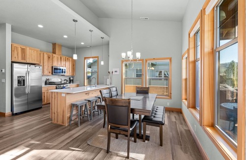 Dover Bay Condo | Dover Bay Beauty w/Balcony