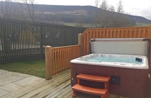 Saddleworth Cottage | DOVESTONE LUXURY LODGES (SLEEPS 4)- PET FREE in Greenfield