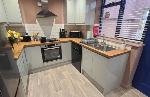 Rocester House | Dovetails. 10 minutes from Alton Towers