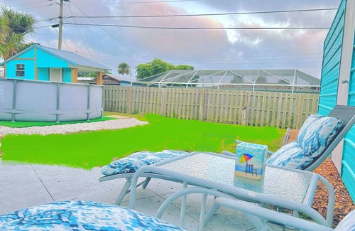 Jensen Beach House | Dow Town Jensen Beach📍WALK to the SEA in 2 minute. Walk to Publix Super Markets