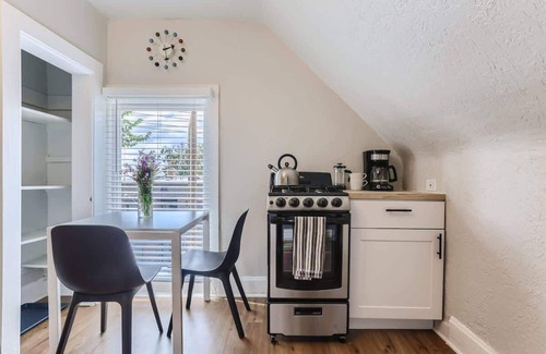 Cheesman Park Apartment | Downing by Modern Midstay/3Blks to Cheesman! #D5