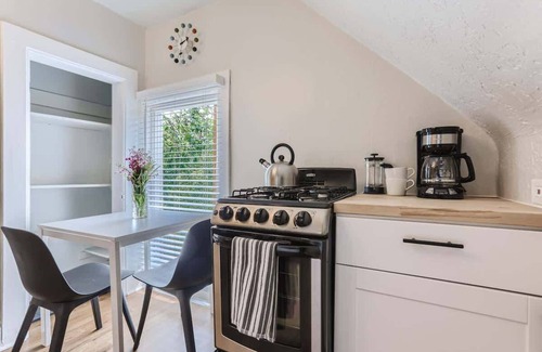 Cheesman Park Apartment | Downing by Modern Midstay/3Blks to Cheesman! #D5