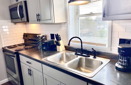 Clarksville Apartment | Downton Westrn Condo/50” TV~250mb WiFi/30%EXTEN’d Stay Discount