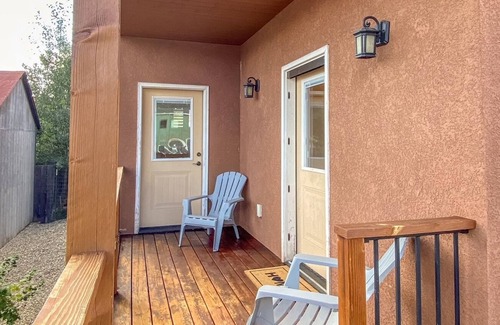 Buena Vista House | DOWNTOWN 3 Bedroom HOME All to yourself Walk to Main Street, Bars, Restaurants!!