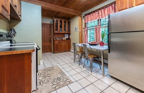 Groton Apartment | Downtown Apartment, walk to restaurants, cafes and walking trails