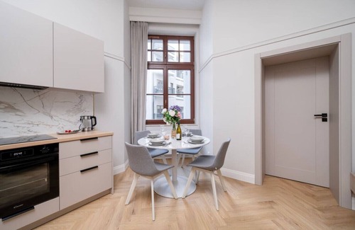 Lodz Apartment | Downtown Apt - 42m2, Top Location - by Rentujemy
