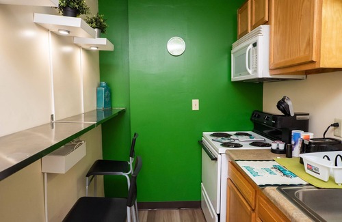 Downtown Pittsburgh Apartment | Downtown Apt | Walk to all stadiums + Conv. Center