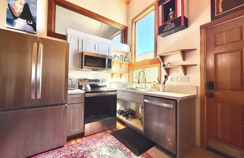 Arcata House | Downtown Arcata Artist's loft