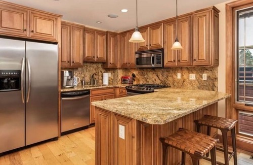 Aspen Condo | Downtown Aspen | 3 Bedroom | Walk to Lift