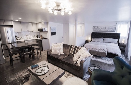 Aspen Apartment | Downtown Aspen with Patio, Fireplace, Free Parking, Washer/Dryer