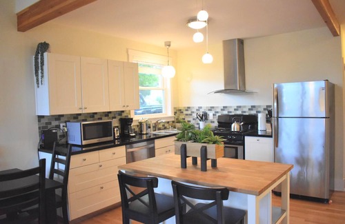 West Woodland House | Downtown Ballard Seattle Near Everything