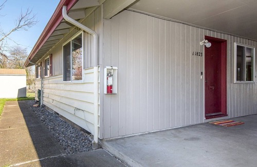 Beaverton Condo | Downtown Beaverton Hideaway