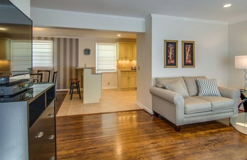 Haynes Park House | DOWNTOWN!! BIG HOME 3500 sq.ft with beautiful furnishings!