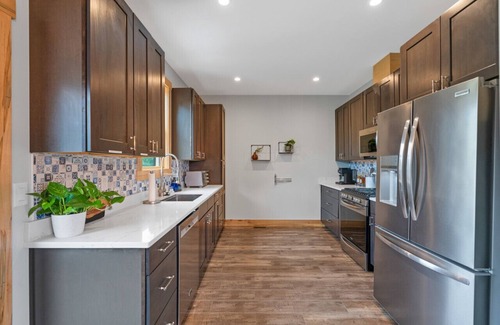 Black Mountain House | Downtown Black MTN loft w HotTub