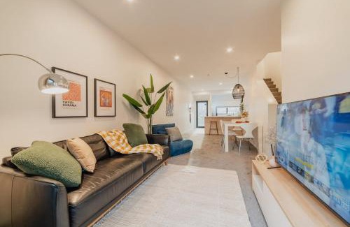 Christchurch City Centre House | Downtown Bliss - 4-BR Retreat Amidst the Cityscape