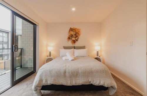Christchurch City Centre House | Downtown Bliss - 4-BR Retreat Amidst the Cityscape