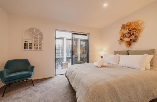Christchurch City Centre House | Downtown Bliss - 4-BR Retreat Amidst the Cityscape