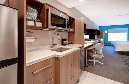 Downtown Tucson Hotel | Downtown Bliss! Outdoor Pool, Free Breakfast, Onsite Parking, Pets Allowed!