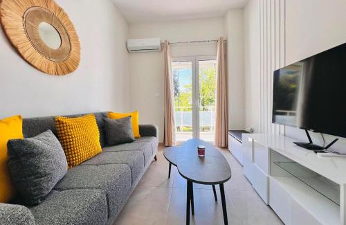 Kerameikos Apartment | Downtown Bliss - Piraeus Street by ΜΡS