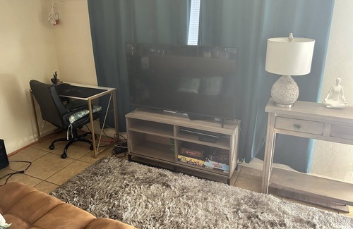 Civic Center Apartment | Downtown California, Cozy apartment Fully Furnished