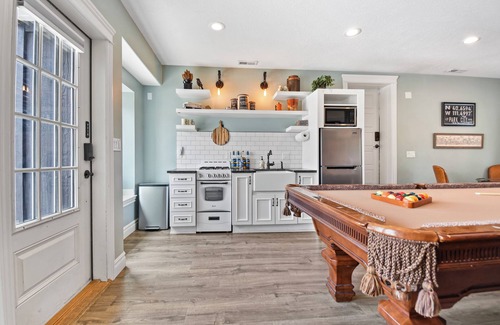 Heber House | Downtown Colonial & Bungalow | Lg Groups | 7br, 5ba | Arctic Spa | Fire Pits | Pets ok | Sleeps 23