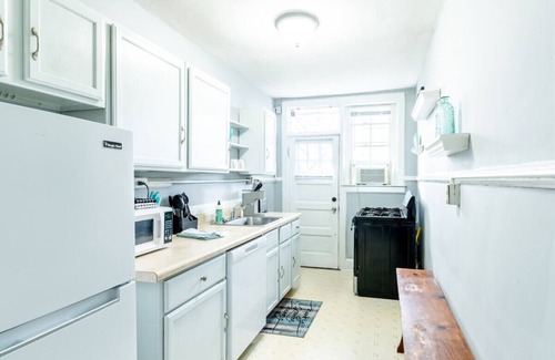 Greensboro Condo | Downtown Condo 2021 Renovated Bathroom 1BR/1BA