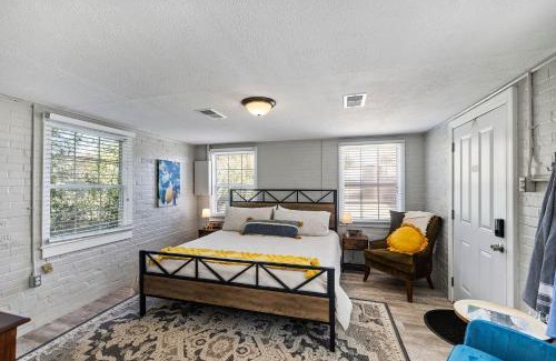 Hammond House | Downtown Cottage Hammond, Pool, Hot Tub, King Bed