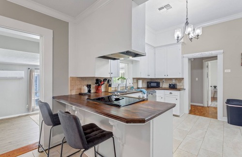 Lake Charles House | Downtown Cottage in Lake Charles, LA