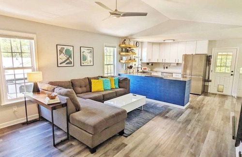 Southeast Raleigh House | Downtown Cul-de-Sac Home