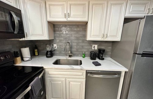 Truxton Circle Condo | Downtown Delight Vibrant Oasis in Heart of DC's Bustling Streets