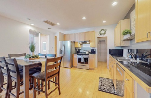 Spruce Park House | Downtown Deluxe Townhome, Near UNM