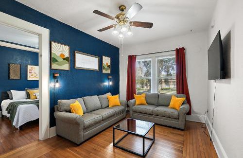 Eustis Apartment | Downtown Den-King Bed~Heart of Eustis~Queen Sleeper~Upstairs~Bright & Happy