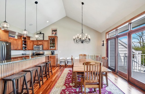 Fish Creek Condo | Downtown Fish Creek with a View