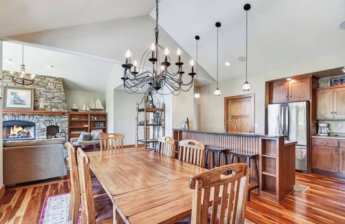Fish Creek Condo | Downtown Fish Creek with a View