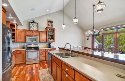 Fish Creek Condo | Downtown Fish Creek with a View
