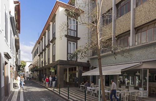 Sao Pedro Apartment | Downtown Funchal Apartments 1B Norte, in the heart of the city.
