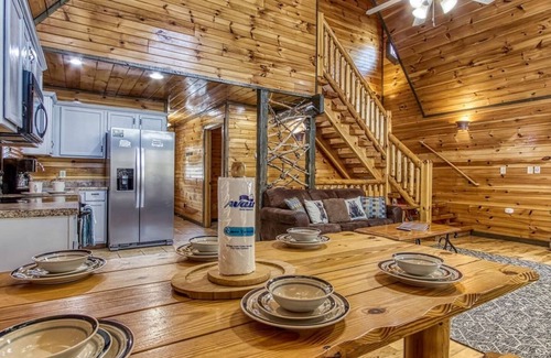 Hemlock Hills Cabin | Downtown Gatlinburg Cabin – Hot Tub, Spacious 3BR & Family-Friendly Amenities