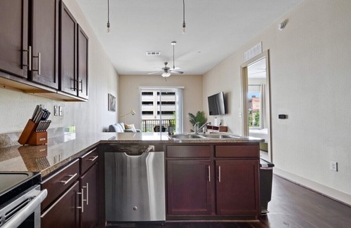 Montgomery Apartment | Downtown Gem | 1BR with King & Comfy Vibes