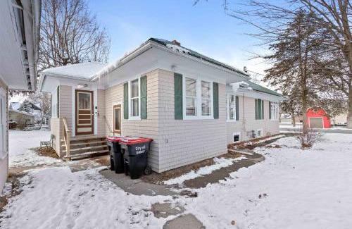 Gillett House | Downtown Gillett Bungalow, Fireplace, 3B, Historic