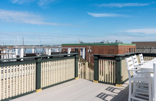 Yachting Village House | Downtown Harbor View