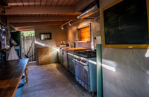 Healdsburg Apartment | Downtown Healdsburg Loft - (30 day minimum rentals only)
