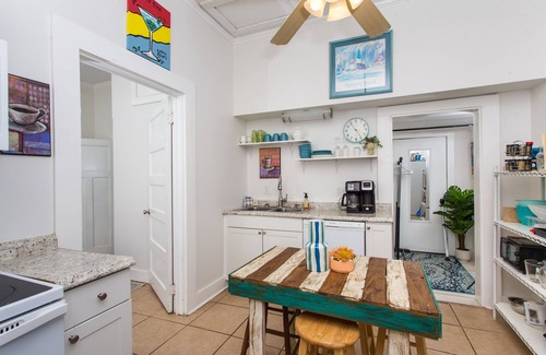 East Hill House | Downtown Home Close to it All-With Bikes!