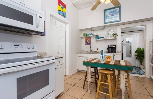 East Hill House | Downtown Home Close to it All-With Bikes!