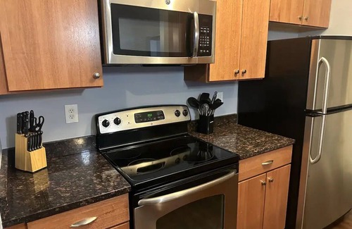 Lockerbie Square Apartment | Downtown Indy Studio Oasis: Steps to Sports & Fun!