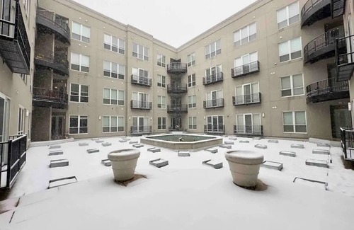 Lockerbie Square Apartment | Downtown Indy Studio Oasis: Steps to Sports & Fun!