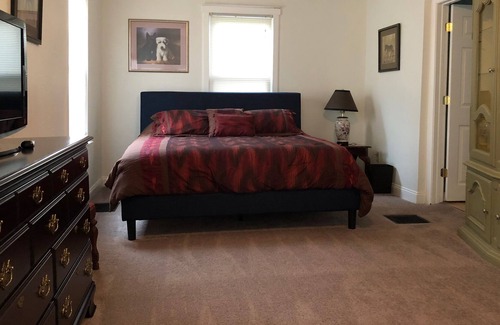 Pendleton Heights House | Downtown KC - Historic Manor with Park View!