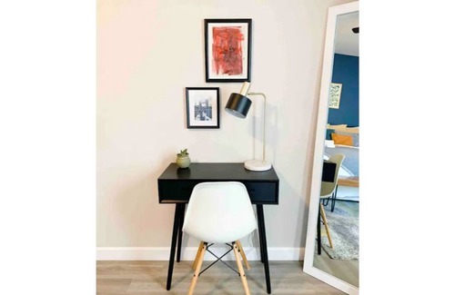 Governmental Mall House | Downtown, Kid-friendly “Casa Luna” w/ Jacuzzi