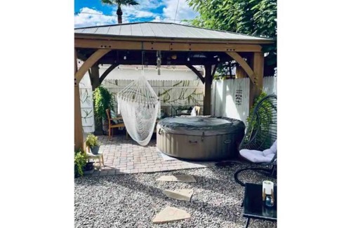 Governmental Mall House | Downtown, Kid-friendly “Casa Luna” w/ Jacuzzi