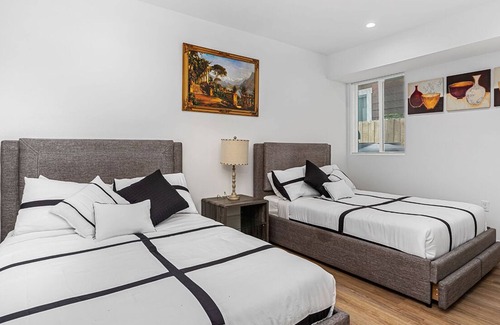 Westlake House | Downtown LA Stylish Suites